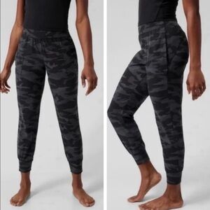 Athleta Salutation Gray Camo Joggers - Size S